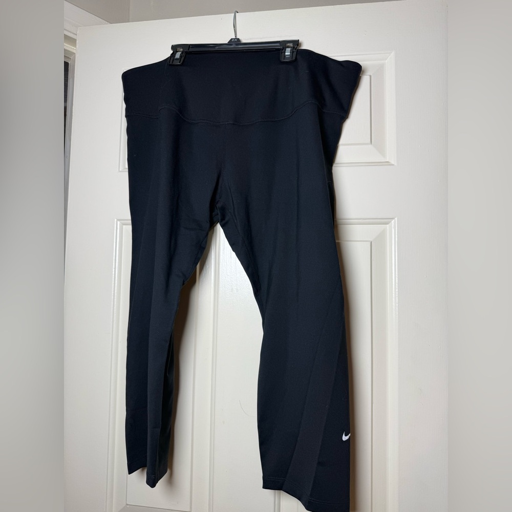 Nike One Women’s Mid Rise Crop‎ Length Black Leggings